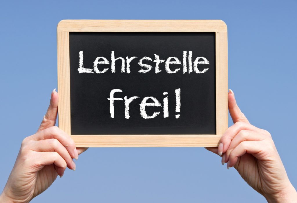 Tafel auf der steht, "Lehrstelle frei!"